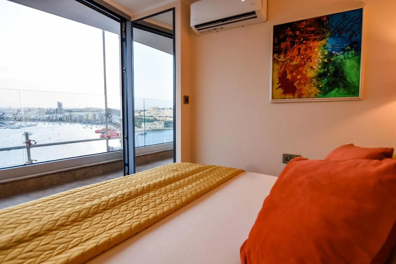 Unique Seafront Triplex Penthouse With Panoramic Bedroom & Rooftop Jacuzzi Overlooking Valletta Sliema 0*,  Malta
