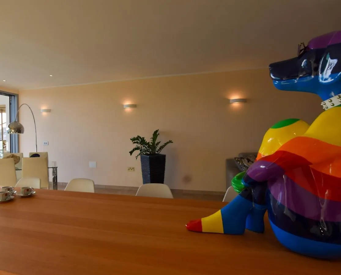 Appartamento Unique Seafront Triplex Penthouse With Panoramic Bedroom & Rooftop Jacuzzi Overlooking Valletta Sliema