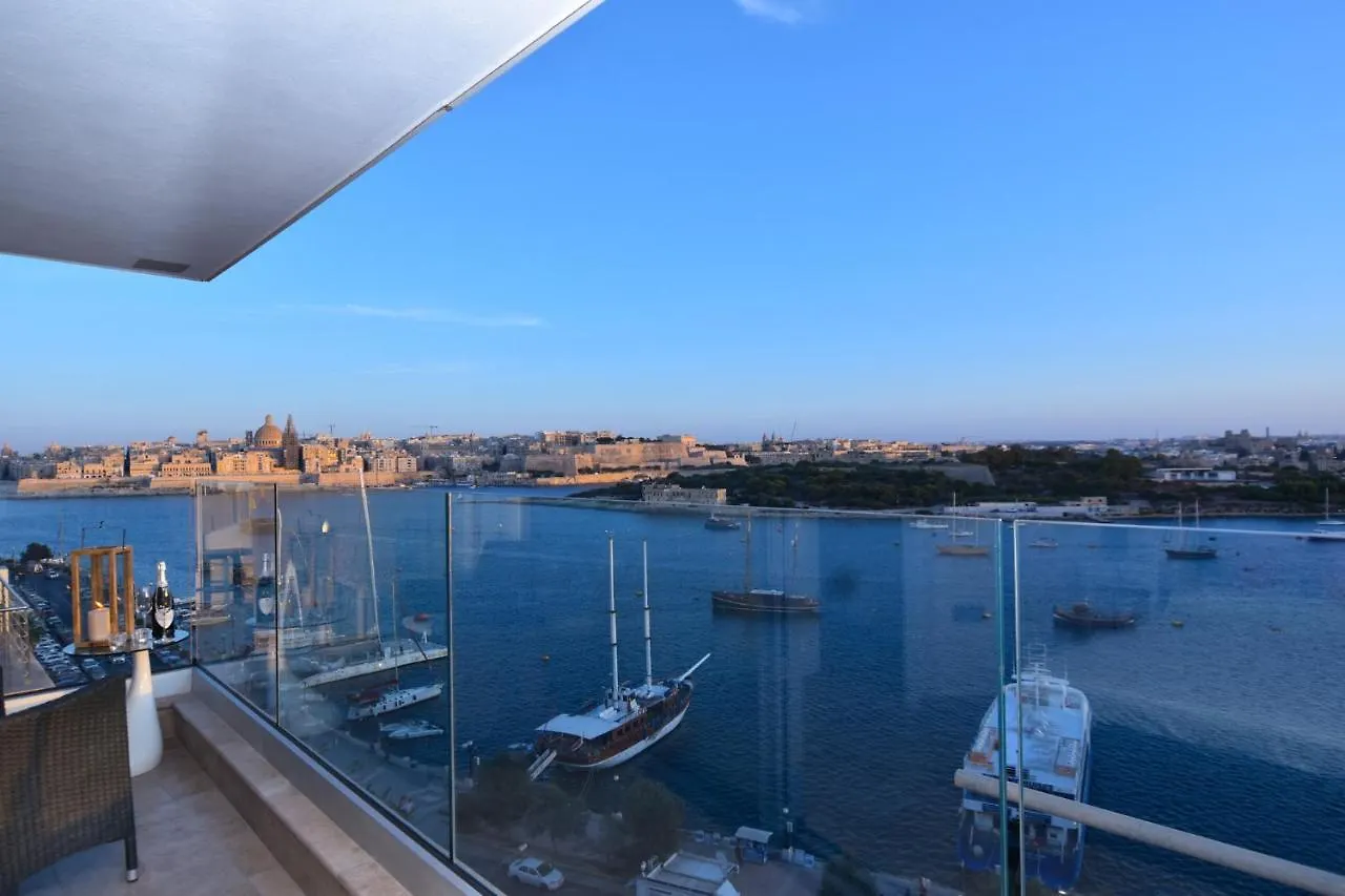 Unique Seafront Triplex Penthouse With Panoramic Bedroom & Rooftop Jacuzzi Overlooking Valletta Sliema 0*,