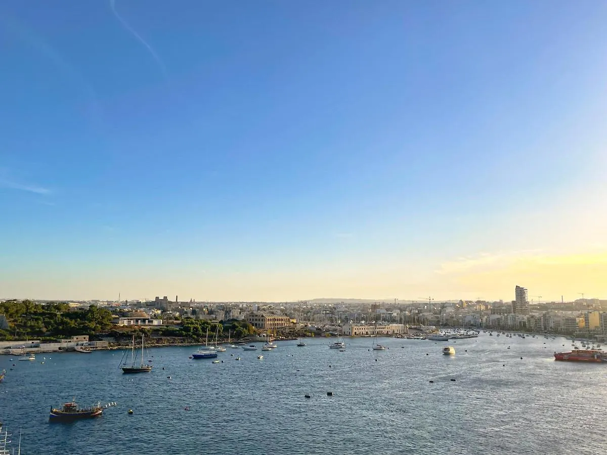 Unique Seafront Triplex Penthouse With Panoramic Bedroom & Rooftop Jacuzzi Overlooking Valletta Sliema
