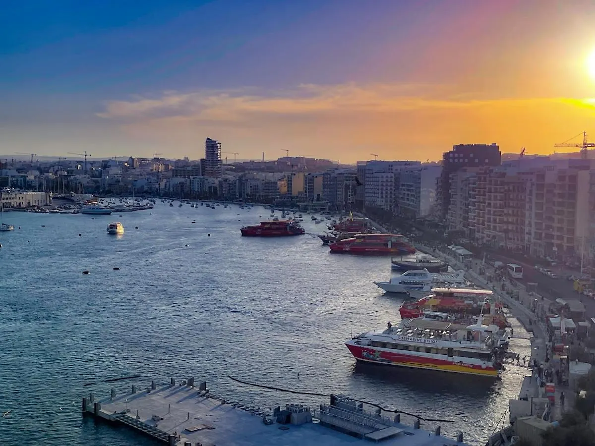 Unique Seafront Triplex Penthouse With Panoramic Bedroom & Rooftop Jacuzzi Overlooking Valletta Sliema
