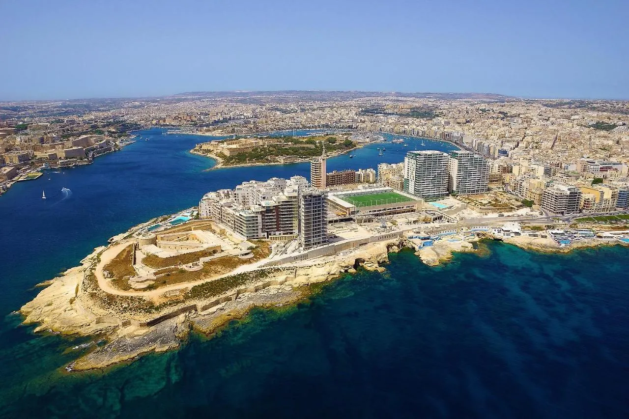 Unique Seafront Triplex Penthouse With Panoramic Bedroom & Rooftop Jacuzzi Overlooking Valletta Sliema 0*,  Malta