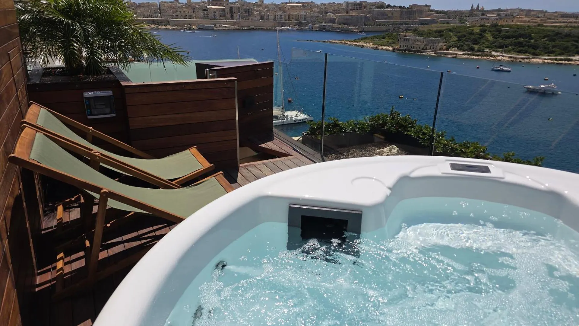 Unique Seafront Triplex Penthouse With Panoramic Bedroom & Rooftop Jacuzzi Overlooking Valletta Sliema